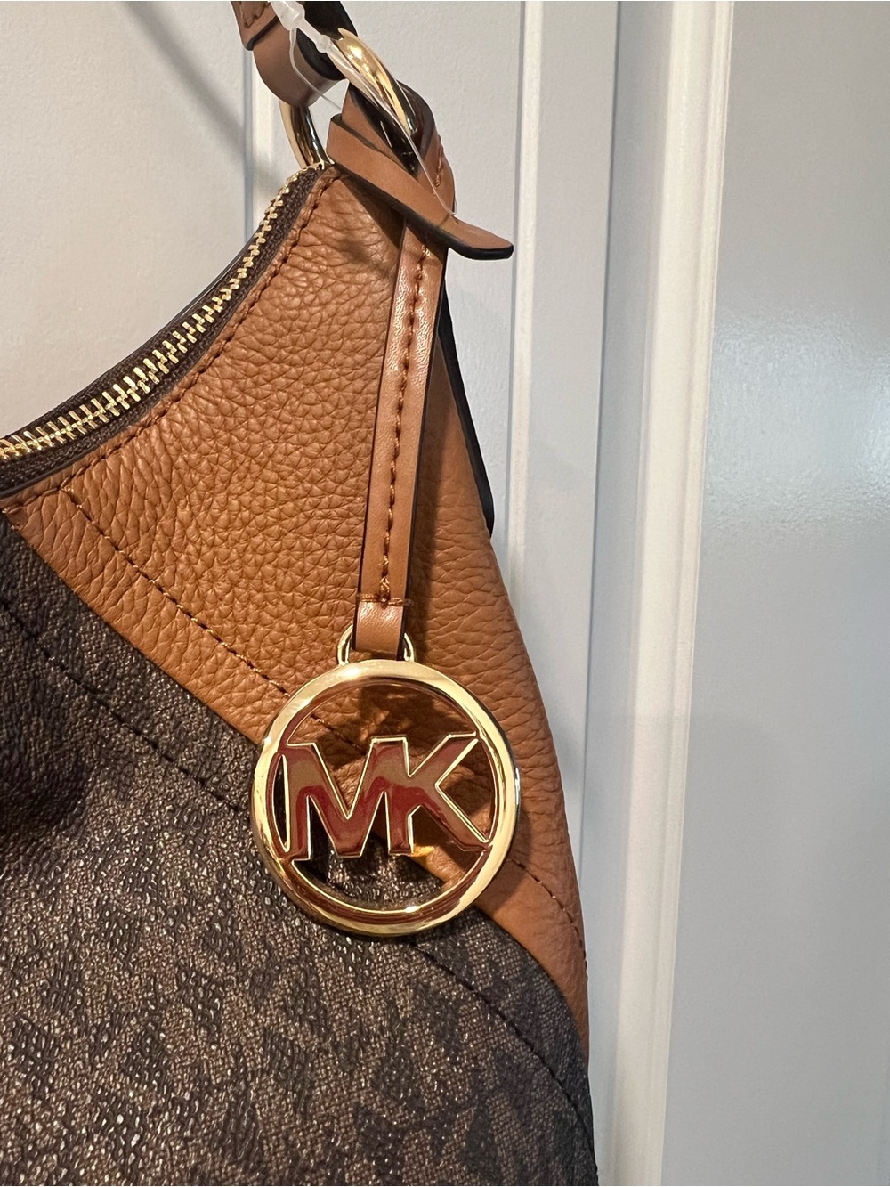 Michael Kors Aria Large Monogram Shoulder Bag • Brown/Luggage NWT - Picture 3 of 9